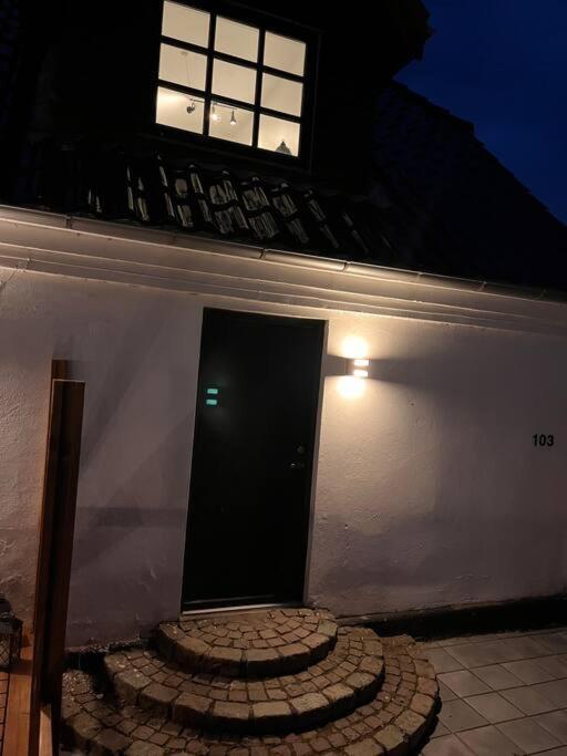 Stor Rummelig Lejlighed Med Egen P-Plads コリング エクステリア 写真